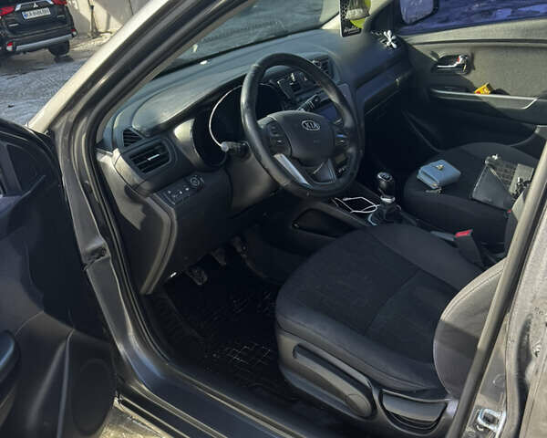 Серый Киа Рио, объемом двигателя 1.59 л и пробегом 275 тыс. км за 7000 $, фото 7 на Automoto.ua