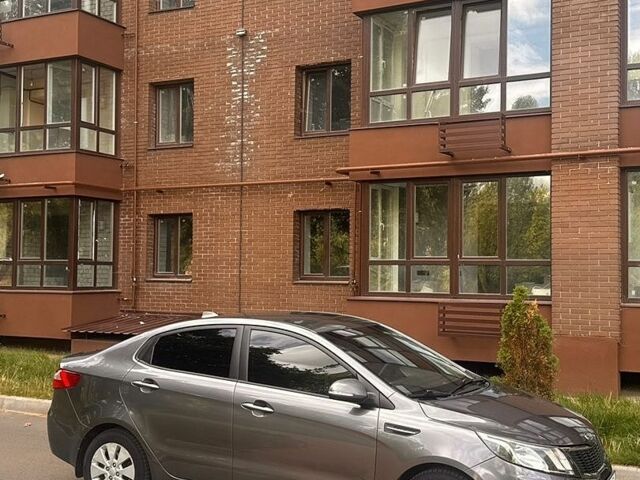 Серый Киа Рио, объемом двигателя 1.59 л и пробегом 226 тыс. км за 6900 $, фото 4 на Automoto.ua