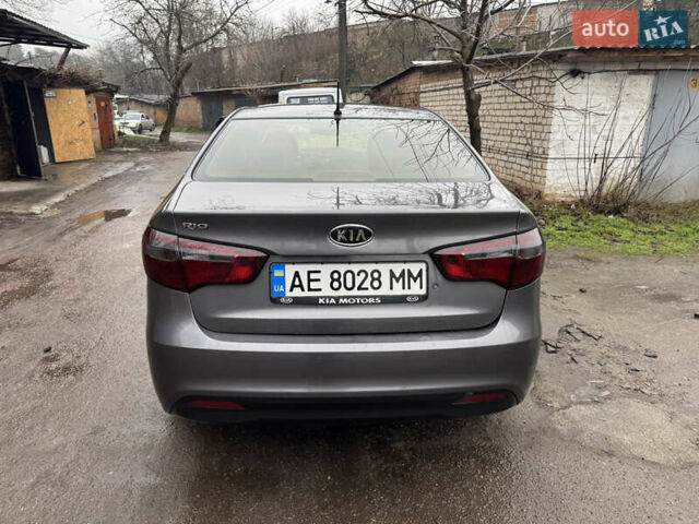 Серый Киа Рио, объемом двигателя 1.4 л и пробегом 250 тыс. км за 1950 $, фото 4 на Automoto.ua