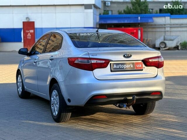Серый Киа Рио, объемом двигателя 1.4 л и пробегом 200 тыс. км за 7290 $, фото 4 на Automoto.ua