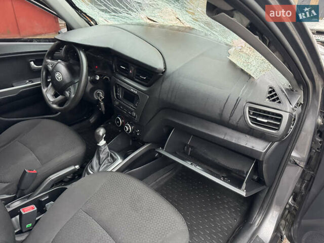 Серый Киа Рио, объемом двигателя 1.4 л и пробегом 250 тыс. км за 1950 $, фото 24 на Automoto.ua