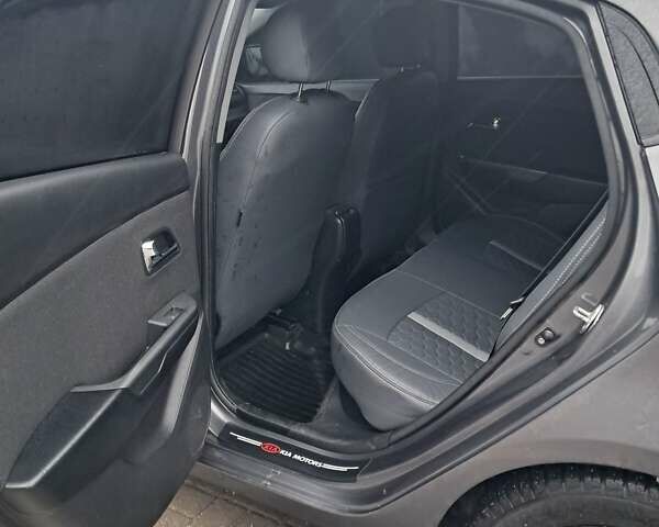 Сірий Кіа Ріо, об'ємом двигуна 1.59 л та пробігом 119 тис. км за 8000 $, фото 3 на Automoto.ua