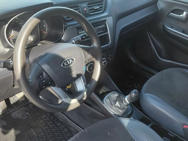 Сірий Кіа Ріо, об'ємом двигуна 1.4 л та пробігом 263 тис. км за 5800 $, фото 4 на Automoto.ua