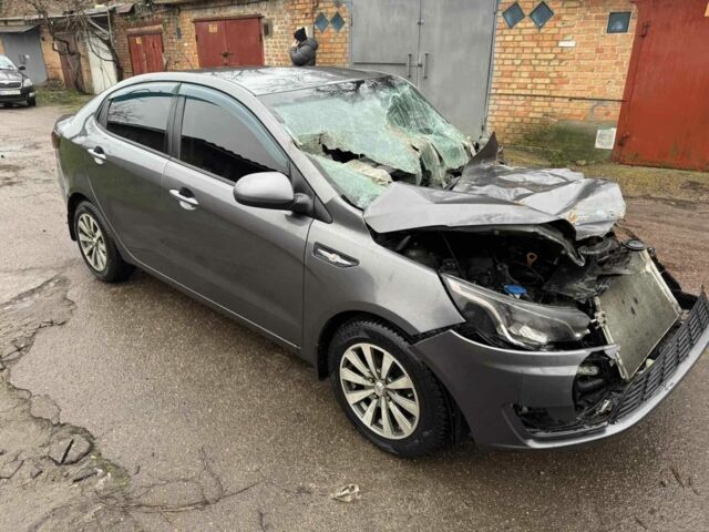 Сірий Кіа Ріо, об'ємом двигуна 1.4 л та пробігом 200 тис. км за 2850 $, фото 3 на Automoto.ua