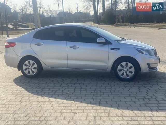 Серый Киа Рио, объемом двигателя 1.4 л и пробегом 150 тыс. км за 6500 $, фото 3 на Automoto.ua