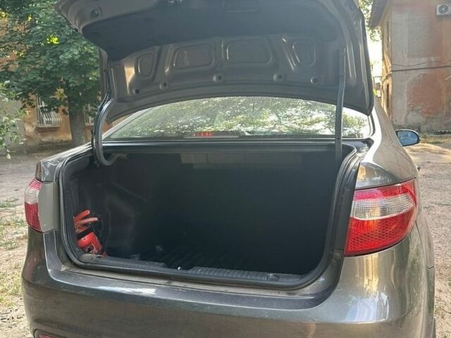 Сірий Кіа Ріо, об'ємом двигуна 1.6 л та пробігом 106 тис. км за 8700 $, фото 4 на Automoto.ua
