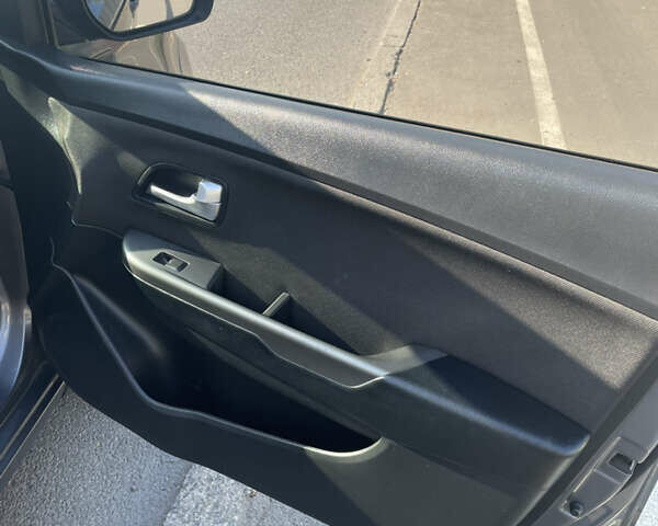 Серый Киа Рио, объемом двигателя 1.6 л и пробегом 94 тыс. км за 7600 $, фото 9 на Automoto.ua