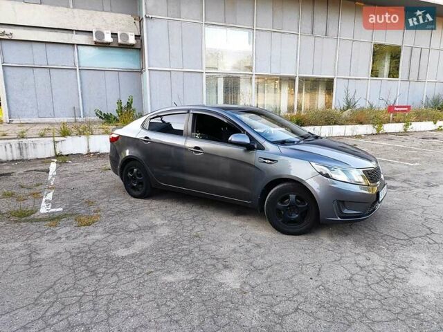 Серый Киа Рио, объемом двигателя 1.4 л и пробегом 225 тыс. км за 5200 $, фото 6 на Automoto.ua