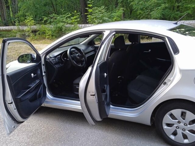 Серый Киа Рио, объемом двигателя 1.4 л и пробегом 200 тыс. км за 5300 $, фото 14 на Automoto.ua