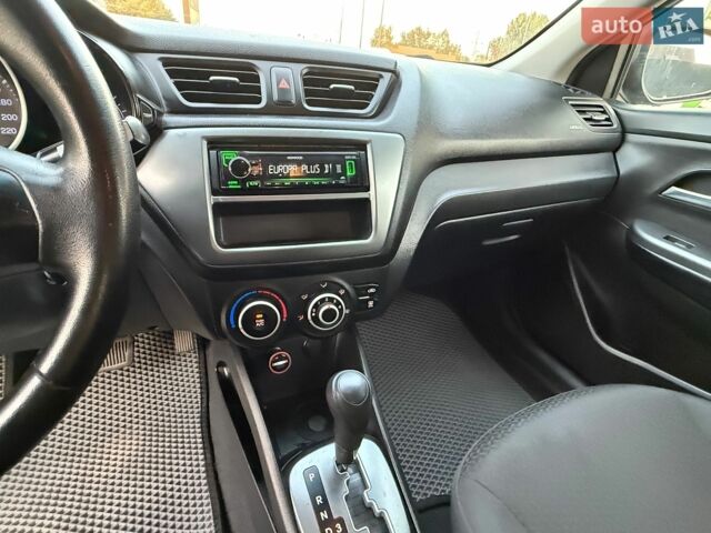 Серый Киа Рио, объемом двигателя 1.4 л и пробегом 147 тыс. км за 8550 $, фото 9 на Automoto.ua