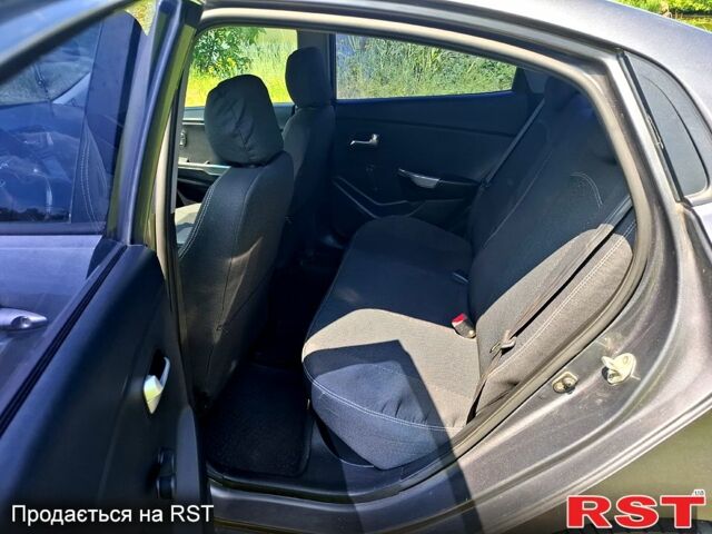 Серый Киа Рио, объемом двигателя 1.4 л и пробегом 235 тыс. км за 5600 $, фото 8 на Automoto.ua