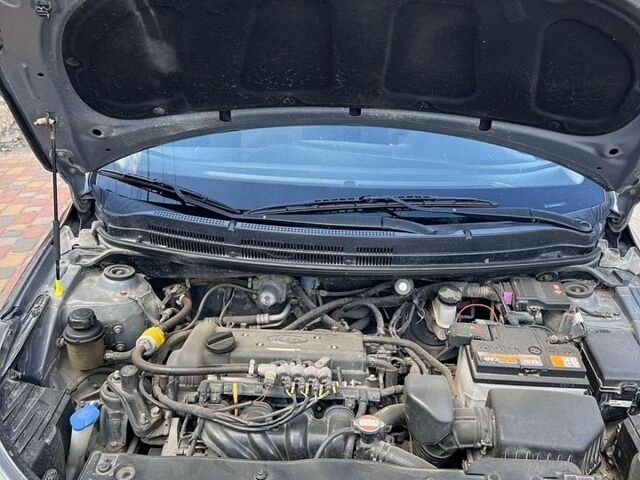 Сірий Кіа Ріо, об'ємом двигуна 1.4 л та пробігом 102 тис. км за 6600 $, фото 2 на Automoto.ua