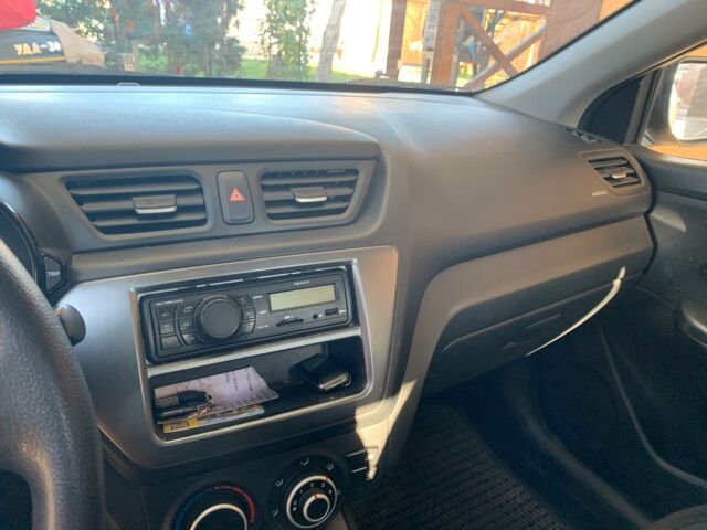 Сірий Кіа Ріо, об'ємом двигуна 1.4 л та пробігом 76 тис. км за 9400 $, фото 5 на Automoto.ua
