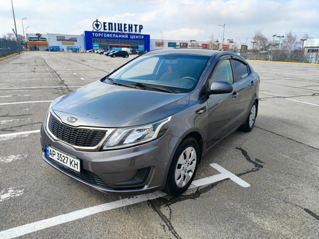 Серый Киа Рио, объемом двигателя 1.4 л и пробегом 260 тыс. км за 5000 $, фото 1 на Automoto.ua