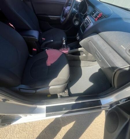 Серый Киа Рио, объемом двигателя 1.4 л и пробегом 247 тыс. км за 6400 $, фото 9 на Automoto.ua