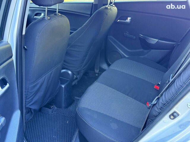Серый Киа Рио, объемом двигателя 1.4 л и пробегом 200 тыс. км за 7290 $, фото 7 на Automoto.ua