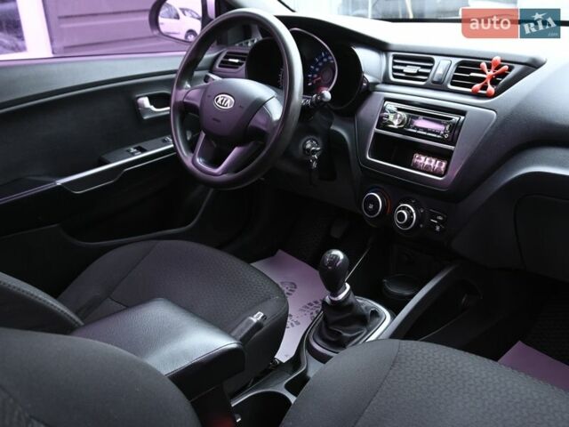 Серый Киа Рио, объемом двигателя 1.4 л и пробегом 247 тыс. км за 5800 $, фото 20 на Automoto.ua