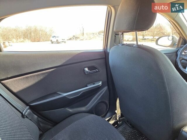 Сірий Кіа Ріо, об'ємом двигуна 1.6 л та пробігом 157 тис. км за 7000 $, фото 24 на Automoto.ua