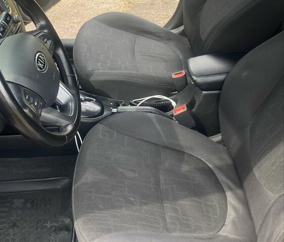 Сірий Кіа Ріо, об'ємом двигуна 1.6 л та пробігом 249 тис. км за 8604 $, фото 12 на Automoto.ua