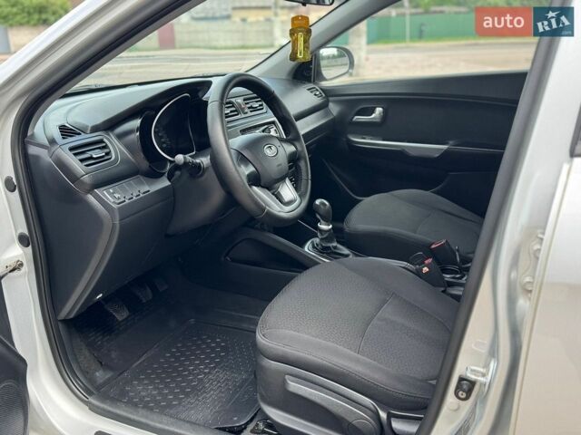 Серый Киа Рио, объемом двигателя 1.4 л и пробегом 128 тыс. км за 6800 $, фото 7 на Automoto.ua