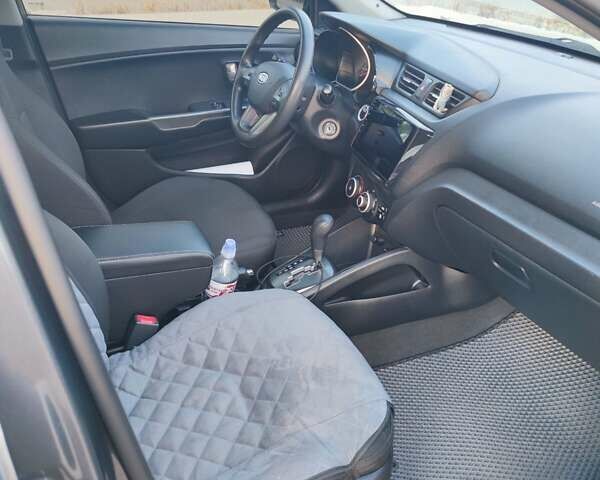 Сірий Кіа Ріо, об'ємом двигуна 1.4 л та пробігом 120 тис. км за 8200 $, фото 6 на Automoto.ua