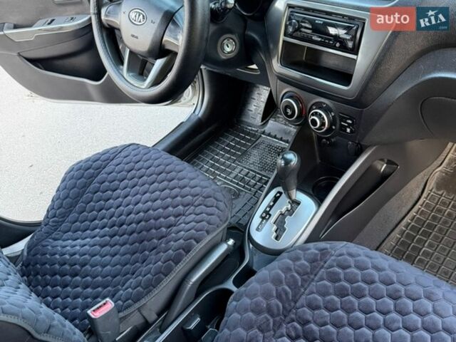 Сірий Кіа Ріо, об'ємом двигуна 1.4 л та пробігом 259 тис. км за 6300 $, фото 17 на Automoto.ua