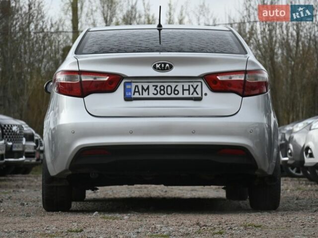 Серый Киа Рио, объемом двигателя 1.4 л и пробегом 247 тыс. км за 5800 $, фото 5 на Automoto.ua