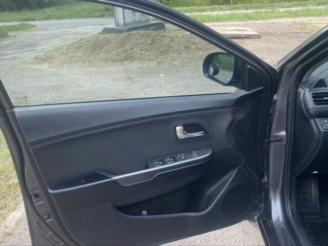 Сірий Кіа Ріо, об'ємом двигуна 1.6 л та пробігом 249 тис. км за 8604 $, фото 9 на Automoto.ua