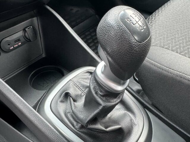 Серый Киа Рио, объемом двигателя 1.4 л и пробегом 82 тыс. км за 9200 $, фото 40 на Automoto.ua