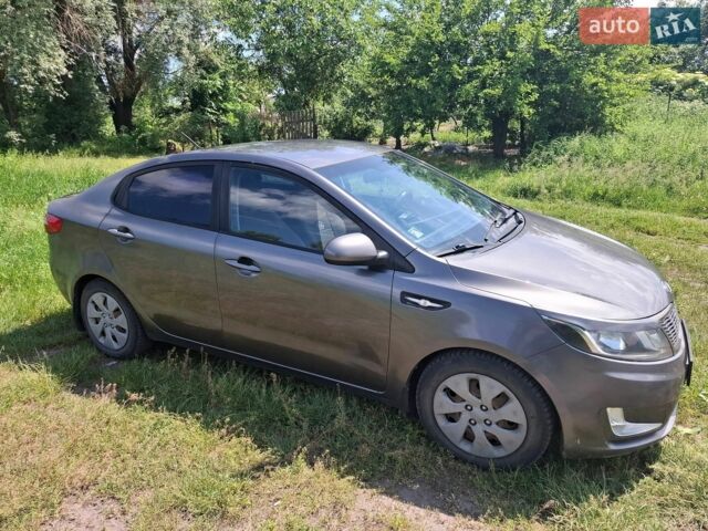 Серый Киа Рио, объемом двигателя 1.4 л и пробегом 235 тыс. км за 5600 $, фото 4 на Automoto.ua