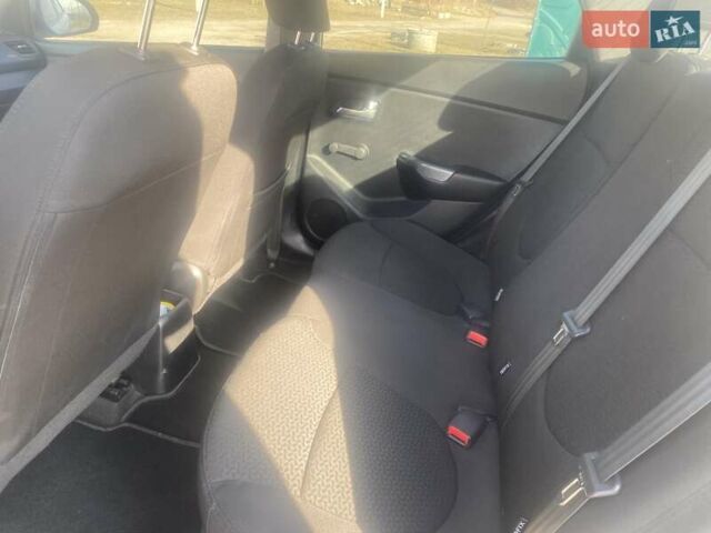 Серый Киа Рио, объемом двигателя 1.4 л и пробегом 150 тыс. км за 6500 $, фото 12 на Automoto.ua