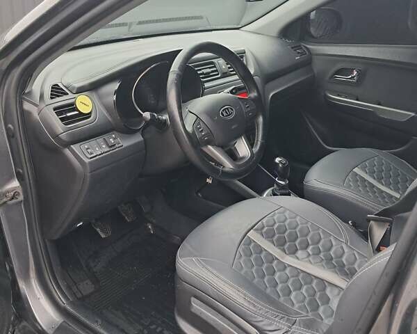 Сірий Кіа Ріо, об'ємом двигуна 1.59 л та пробігом 119 тис. км за 8000 $, фото 5 на Automoto.ua