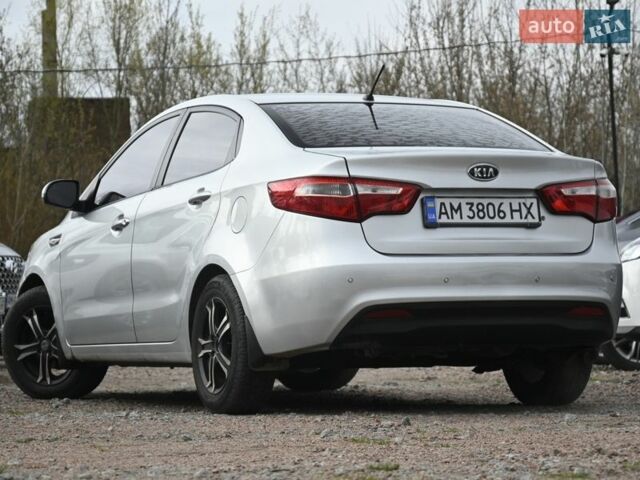 Серый Киа Рио, объемом двигателя 1.4 л и пробегом 247 тыс. км за 5800 $, фото 4 на Automoto.ua