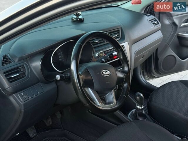 Сірий Кіа Ріо, об'ємом двигуна 1.4 л та пробігом 170 тис. км за 5500 $, фото 17 на Automoto.ua