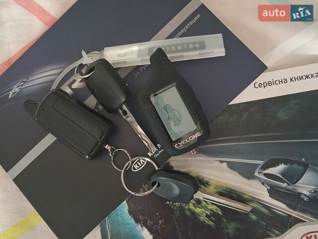 Серый Киа Рио, объемом двигателя 1.4 л и пробегом 140 тыс. км за 7600 $, фото 11 на Automoto.ua