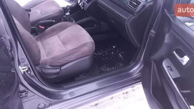 Серый Киа Рио, объемом двигателя 1.4 л и пробегом 133 тыс. км за 8200 $, фото 13 на Automoto.ua