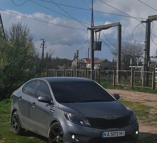 Сірий Кіа Ріо, об'ємом двигуна 1.4 л та пробігом 300 тис. км за 5000 $, фото 1 на Automoto.ua