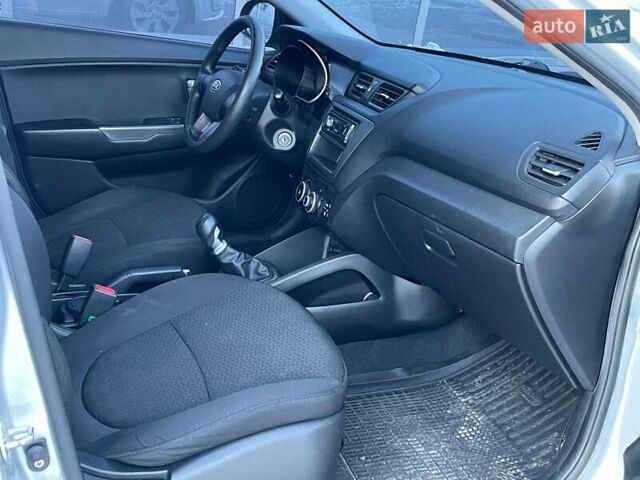 Серый Киа Рио, объемом двигателя 1.4 л и пробегом 68 тыс. км за 6700 $, фото 13 на Automoto.ua