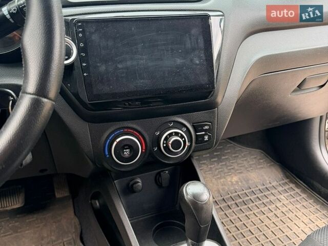 Сірий Кіа Ріо, об'ємом двигуна 1.4 л та пробігом 190 тис. км за 7300 $, фото 5 на Automoto.ua