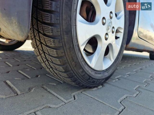 Серый Киа Рио, объемом двигателя 1.4 л и пробегом 187 тыс. км за 4900 $, фото 2 на Automoto.ua