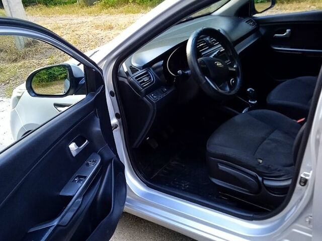 Сірий Кіа Ріо, об'ємом двигуна 1.4 л та пробігом 230 тис. км за 5750 $, фото 4 на Automoto.ua