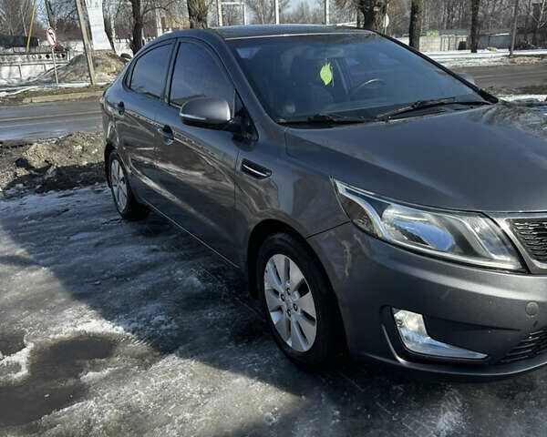 Серый Киа Рио, объемом двигателя 1.59 л и пробегом 275 тыс. км за 7000 $, фото 2 на Automoto.ua