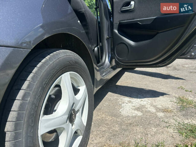 Серый Киа Рио, объемом двигателя 1.6 л и пробегом 250 тыс. км за 6999 $, фото 8 на Automoto.ua