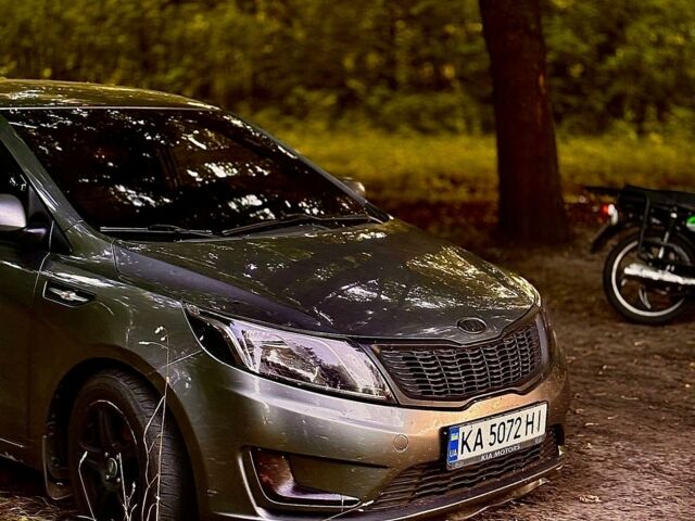 Серый Киа Рио, объемом двигателя 1.4 л и пробегом 308 тыс. км за 4500 $, фото 3 на Automoto.ua