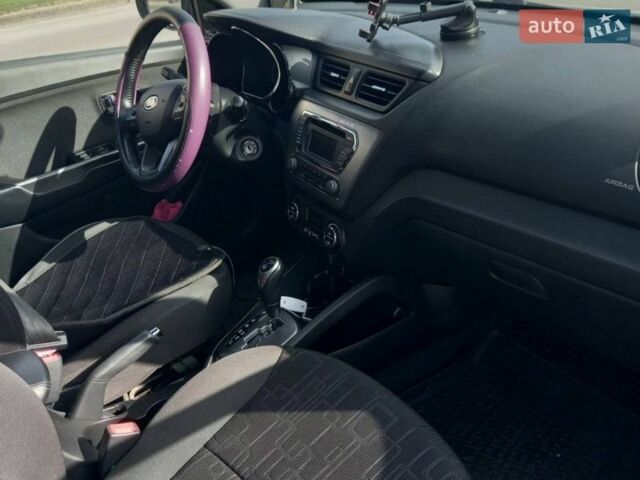 Серый Киа Рио, объемом двигателя 1.59 л и пробегом 180 тыс. км за 8000 $, фото 3 на Automoto.ua