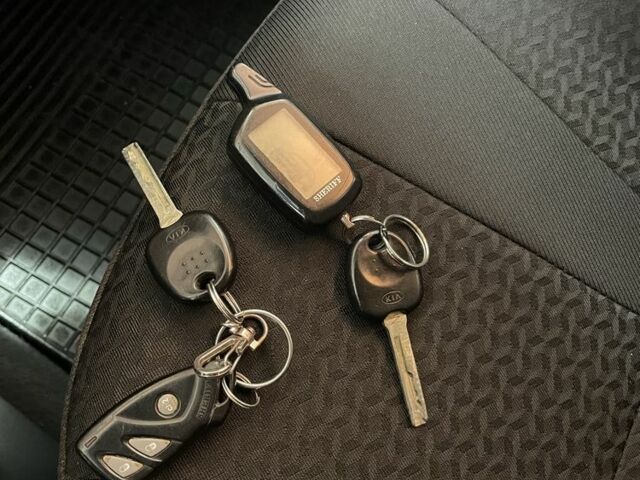 Сірий Кіа Ріо, об'ємом двигуна 1.4 л та пробігом 170 тис. км за 5999 $, фото 21 на Automoto.ua