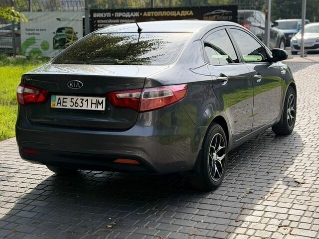 Сірий Кіа Ріо, об'ємом двигуна 1.4 л та пробігом 220 тис. км за 6700 $, фото 5 на Automoto.ua