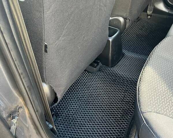 Серый Киа Рио, объемом двигателя 1.4 л и пробегом 190 тыс. км за 7000 $, фото 11 на Automoto.ua