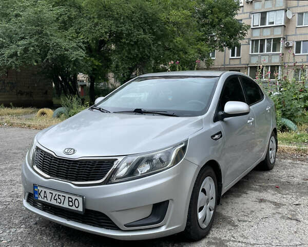 Серый Киа Рио, объемом двигателя 1.4 л и пробегом 216 тыс. км за 6800 $, фото 2 на Automoto.ua