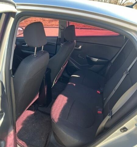 Серый Киа Рио, объемом двигателя 1.4 л и пробегом 247 тыс. км за 6400 $, фото 11 на Automoto.ua